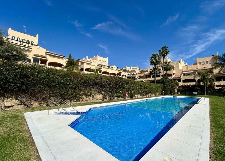 Apartment | Resale in Elviria - Development photo 1