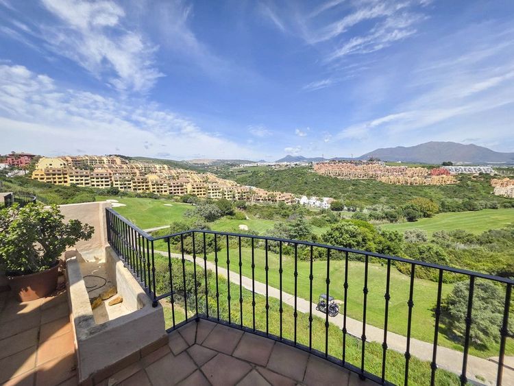 Penthouse | Resale in La Duquesa - Development photo 1