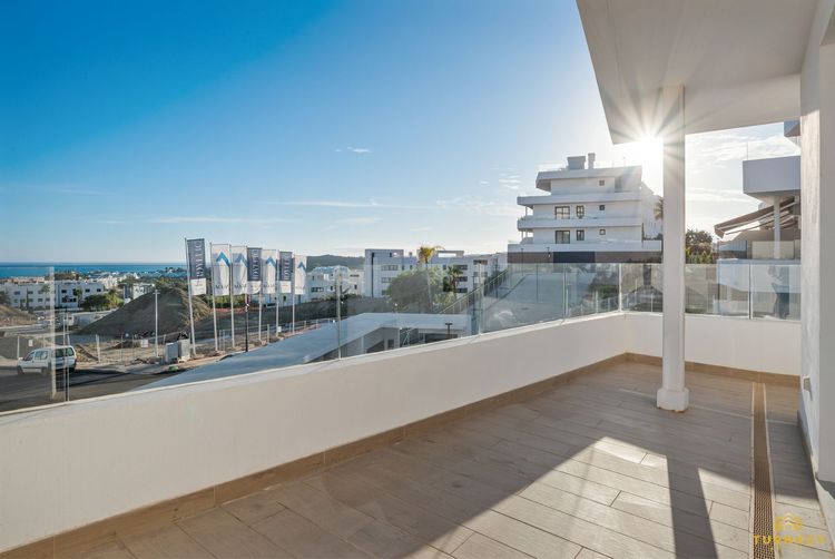Apartment | Resale in Estepona in Estepona, Costa del Sol - Photo 2