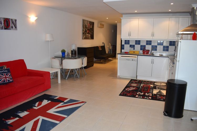 House | Resale in Calahonda in Calahonda, Costa del Sol - Photo 5