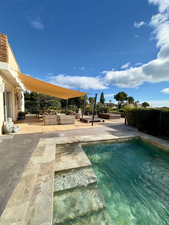 House | Resale in Estepona in Estepona, Costa del Sol - Photo 2