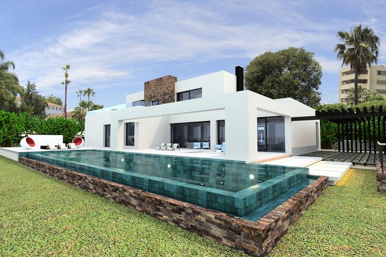 House | Resale in Guadalmina Baja in Guadalmina Baja, Costa del Sol - Photo 2