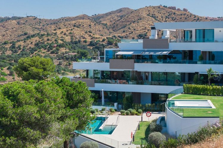 Apartment | Resale in Marbella in Marbella Others, Costa del Sol - Photo 2