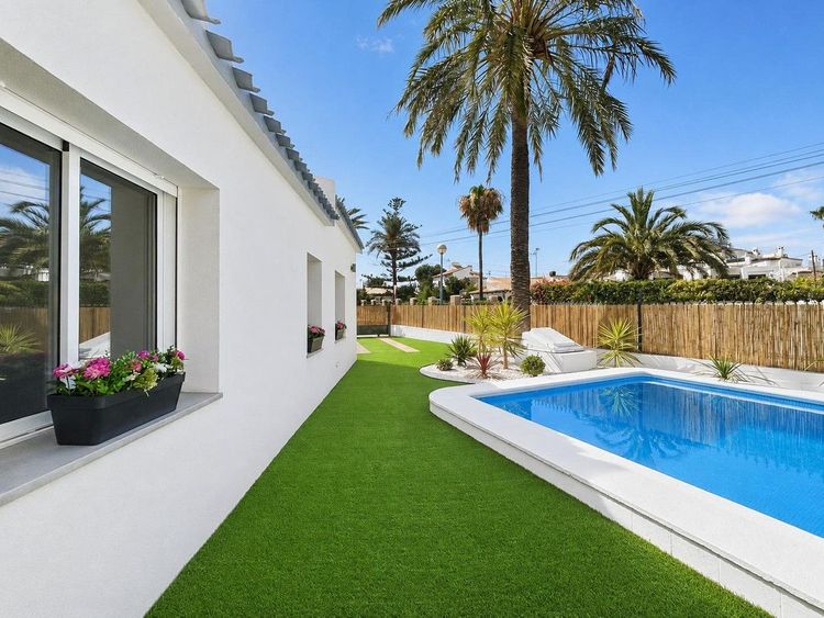 House | Resale in Punta Prima in Punta Prima, Costa Blanca - Photo 5