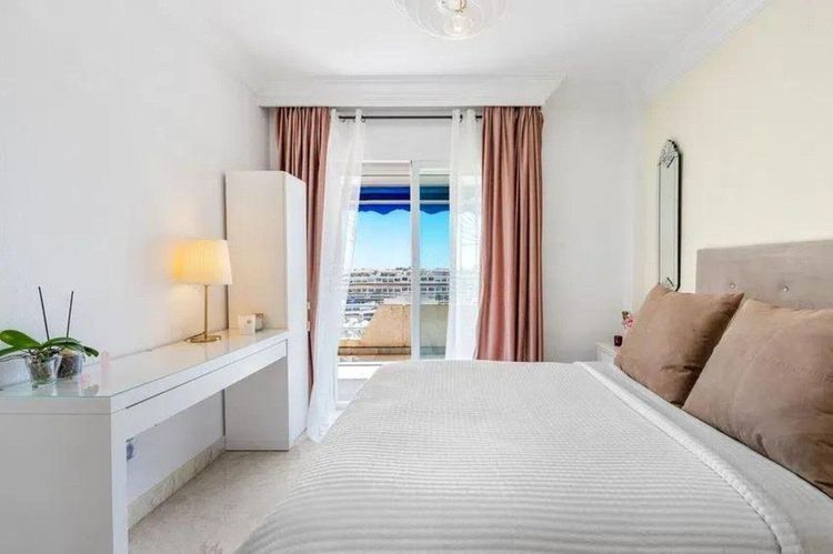 Apartment | Resale in Puerto Banús in Puerto Banús, Costa del Sol - Photo 4