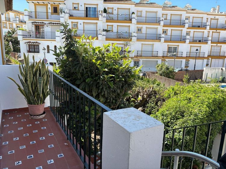 House | Resale in Estepona in Estepona, Costa del Sol - Photo 4