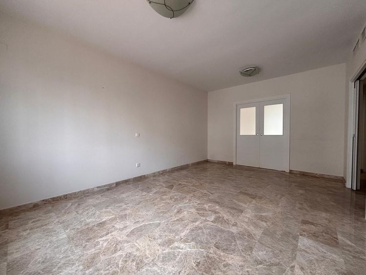 House | Resale in Nueva Andalucía in Nueva Andalucía Others, Costa del Sol - Photo 4