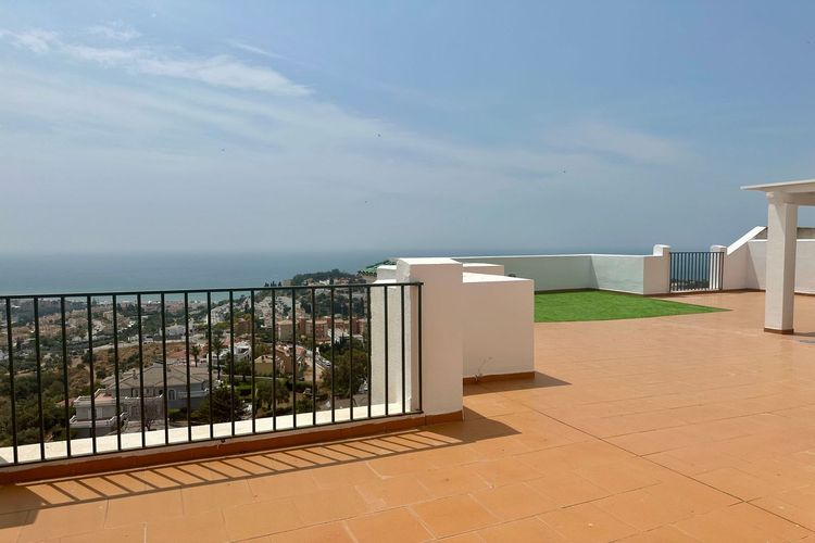 Apartment | Resale in Málaga in Málaga, Costa del Sol - Photo 2