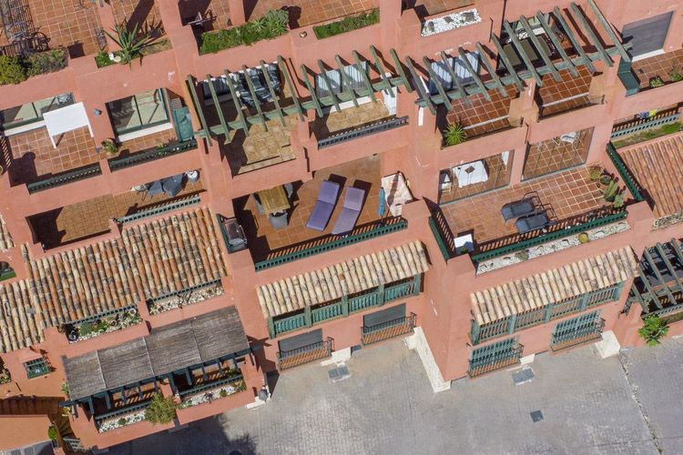 Apartment | Resale in Calahonda in Calahonda, Costa del Sol - Photo 2