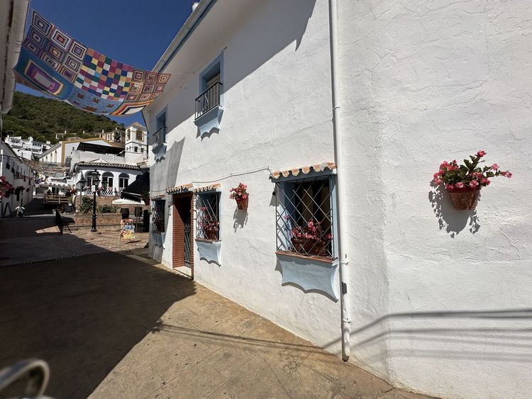 listing card gallery