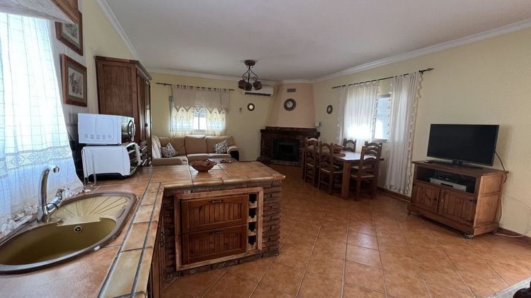 House | Resale in Almogía in Almogía, Costa del Sol - Photo 3