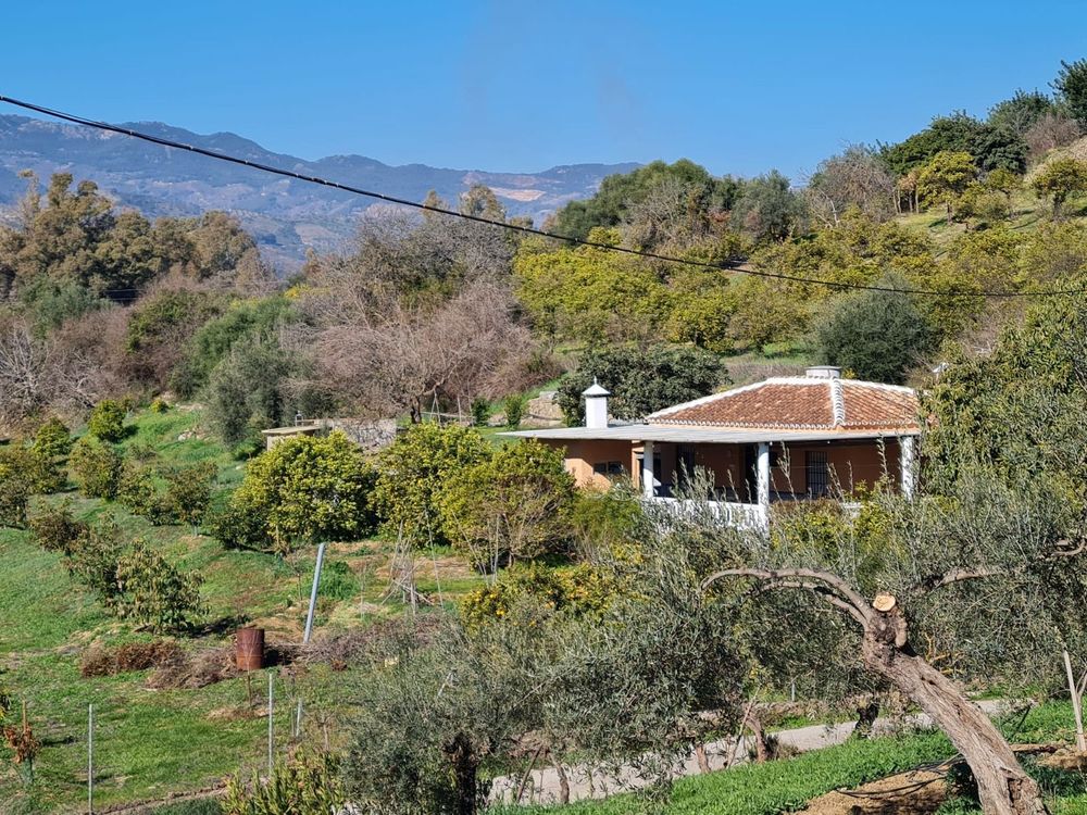 House | Resale in Tolox in Tolox, Costa del Sol - Main property photo