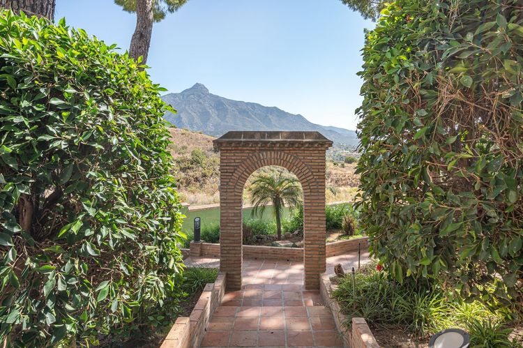 Apartment | Resale in Aloha - Development photo 1