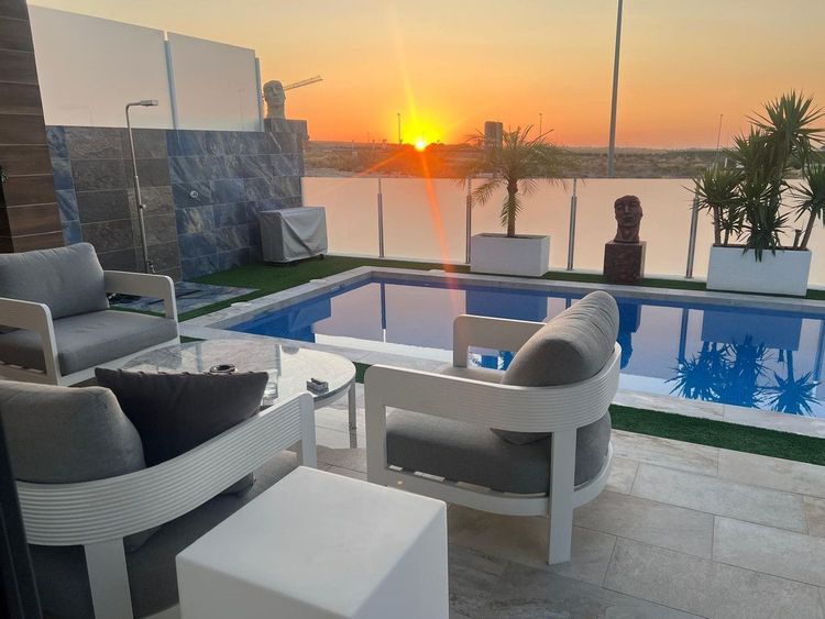 House | Resale in Entre Naranjos in Costa Blanca - Photo 4