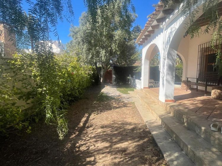House | Resale in Cabo Roig in Cabo Roig, Costa Blanca - Photo 2
