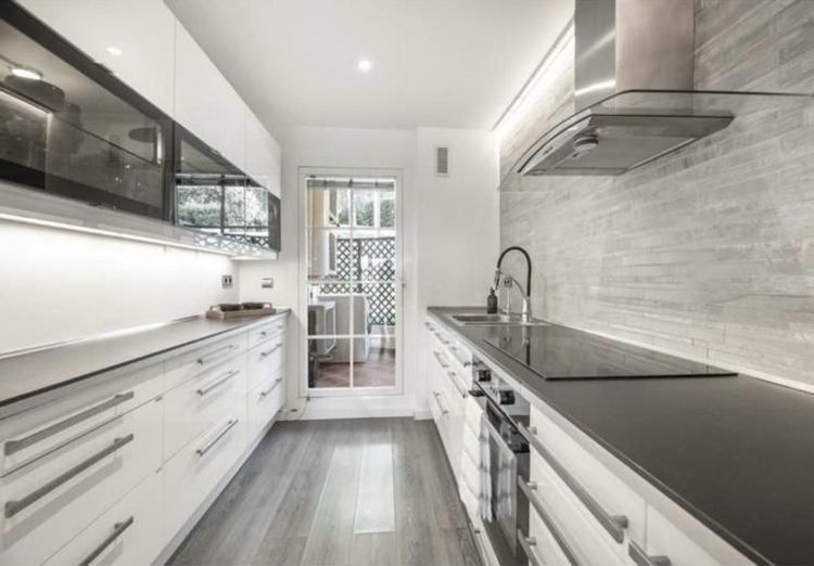 Apartment | Resale in Nueva Andalucía in Nueva Andalucía Others, Costa del Sol - Photo 5