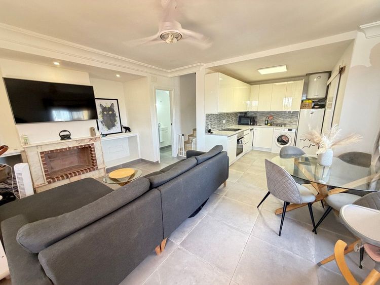 House | Resale in Villamartin in Villamartin, Orihuela Costa, Costa Blanca - Photo 3