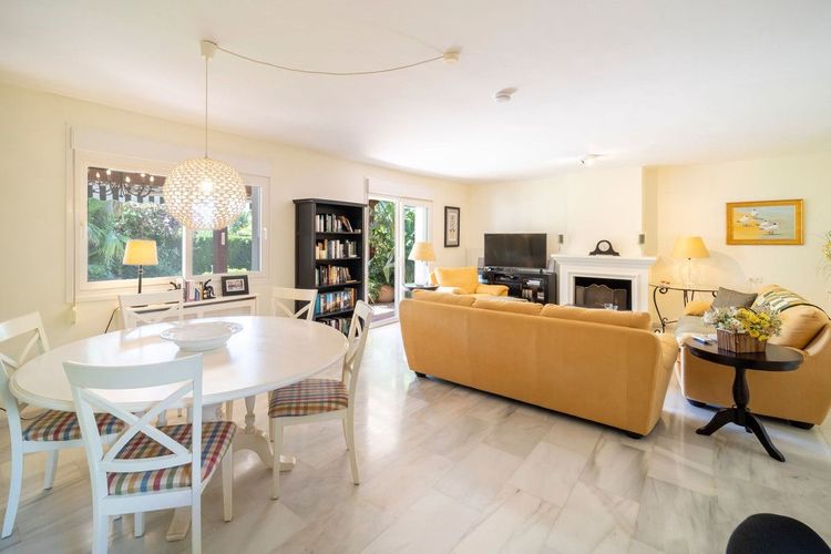 House | Resale in Marbesa in Marbesa, Marbella East, Costa del Sol - Photo 5
