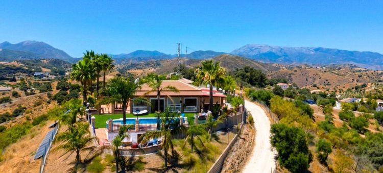 House | Resale in Coín in Coín, Costa del Sol - Photo 2
