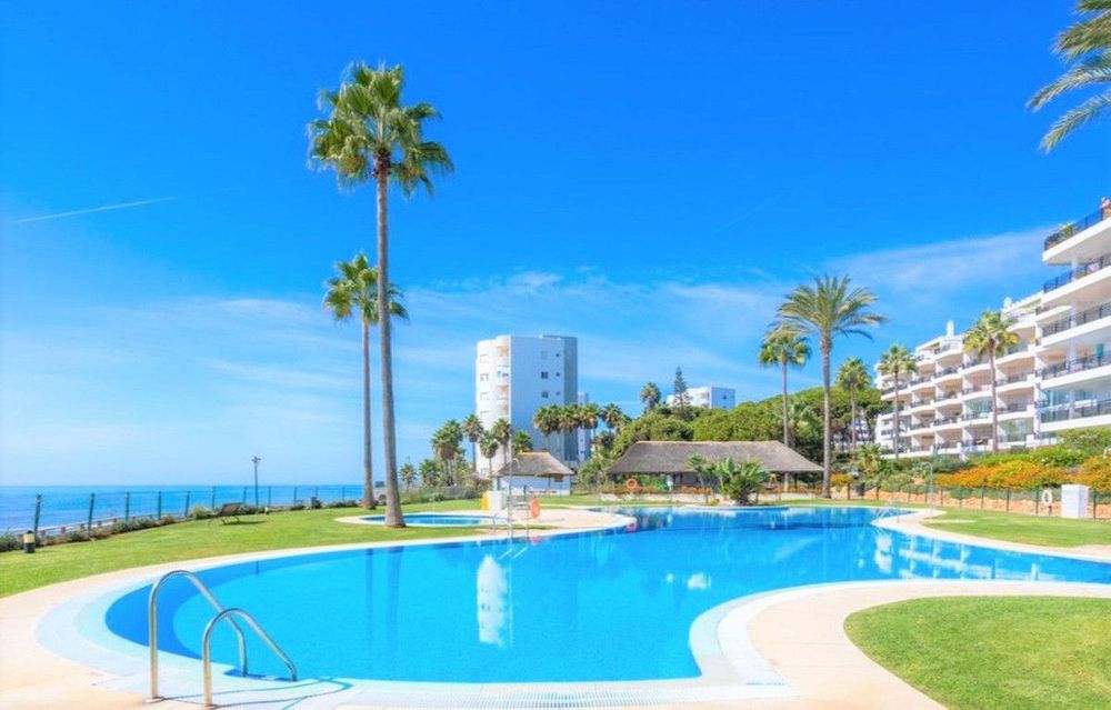 Apartment | Resale in Calahonda in Calahonda, Costa del Sol - Main property photo