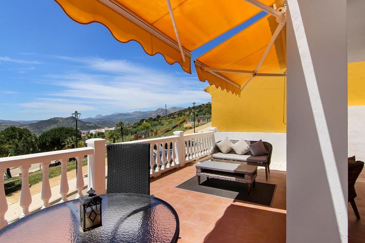 House | Resale in Periana in Periana, Costa del Sol - Photo 2