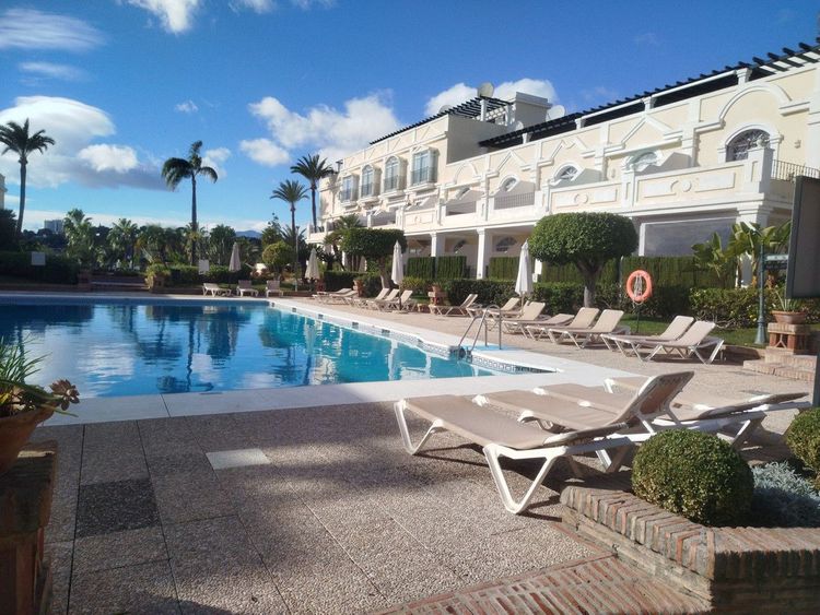 Apartment | Resale in Aloha in Aloha, Costa del Sol - Photo 3