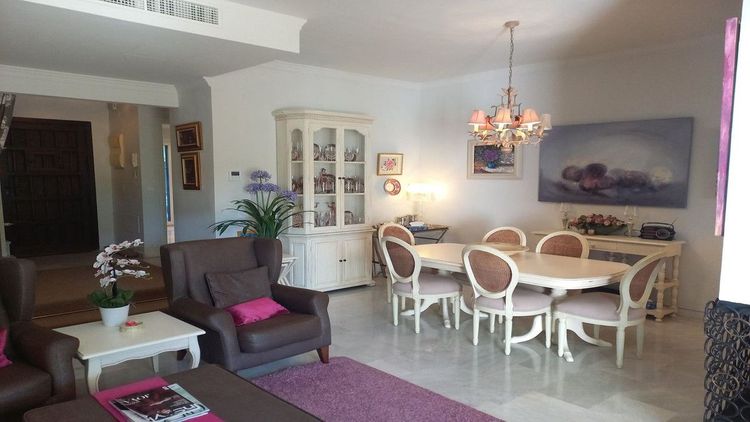 House | Resale in Guadalmina Baja in Guadalmina Baja, San Pedro de Alcántara, Costa del Sol - Photo 5