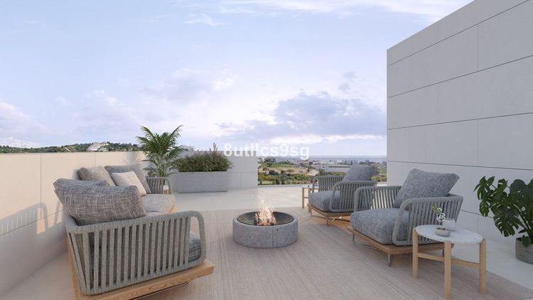 House | Resale in Estepona in Estepona, Costa del Sol - Photo 2
