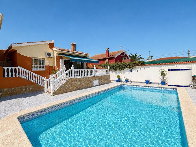 House | Resale in Ciudad Quesada in Ciudad Quesada, Costa Blanca - Photo 2
