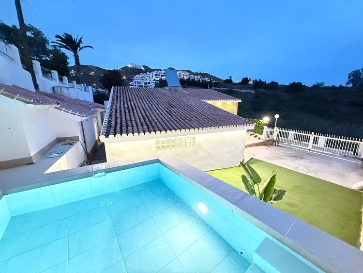 House | Resale in Torrox Costa in Torrox Costa, Costa del Sol - Photo 4