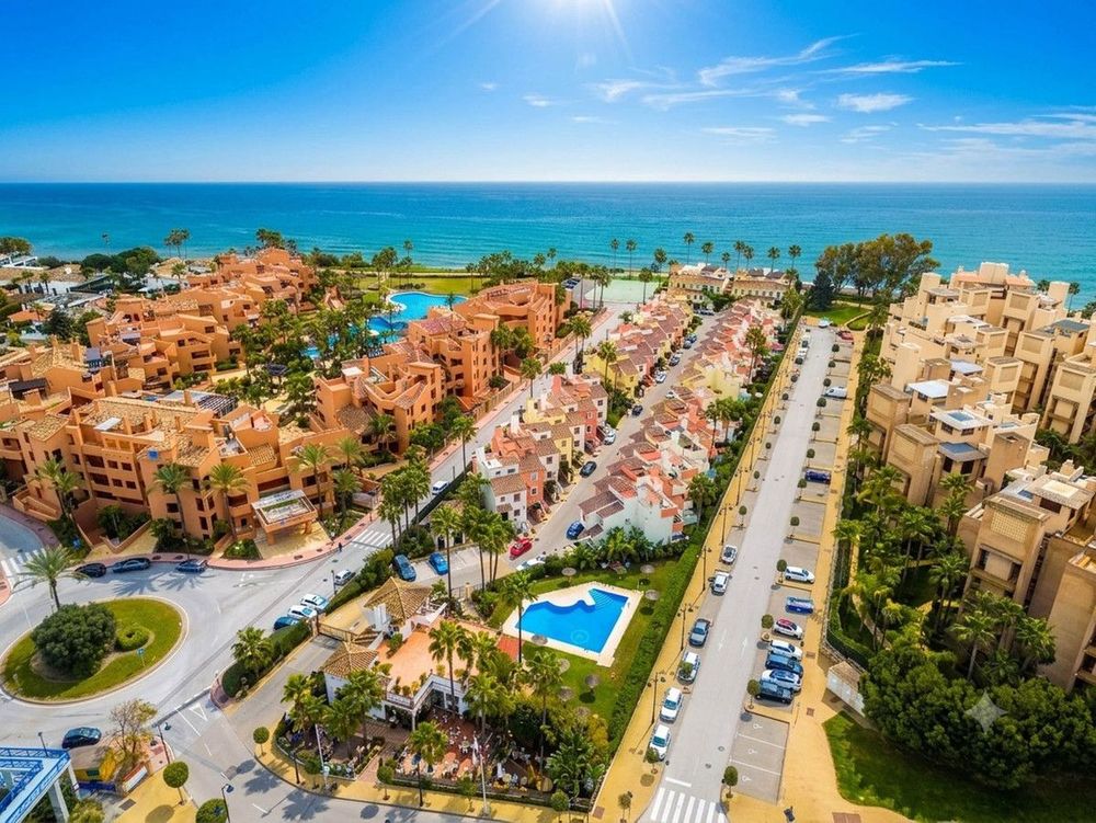 House | Resale in New Golden Mile in New Golden Mile, Costa del Sol - Main property photo