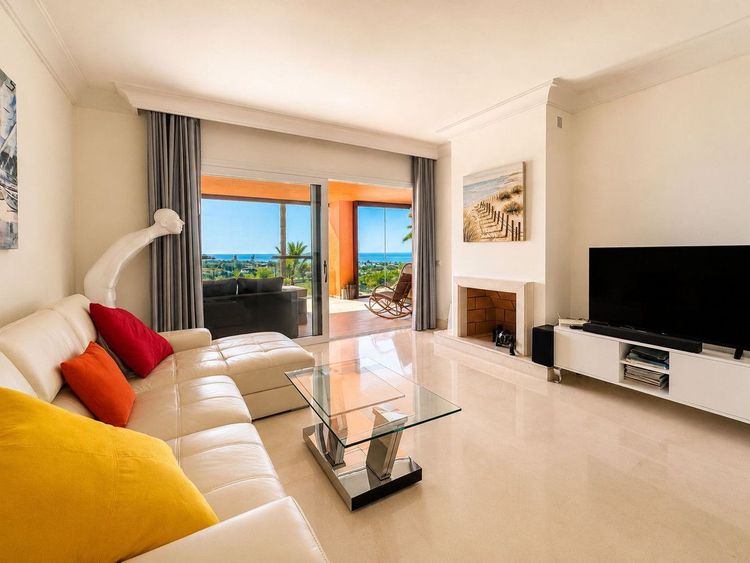 Apartment | Resale in Los Flamingos in Los Flamingos, Costa del Sol - Photo 5