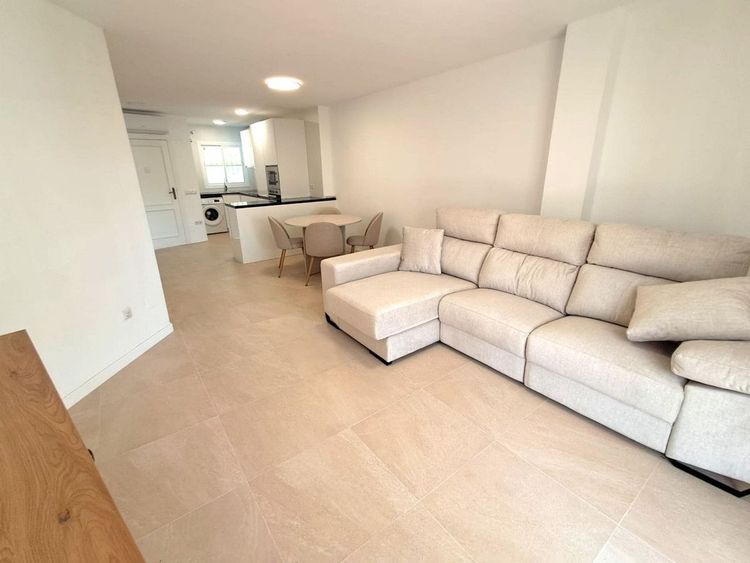 Apartment | Resale in Benalmadena Costa in Benalmadena Costa, Costa del Sol - Photo 3