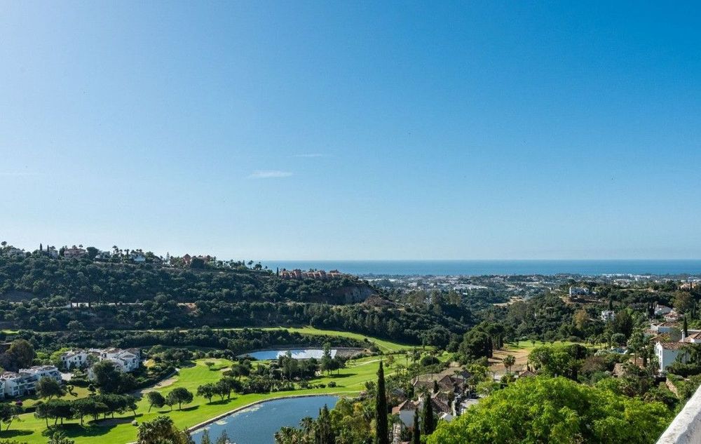 Apartment | Resale in Benahavís in Benahavís Others, Costa del Sol - Main property photo