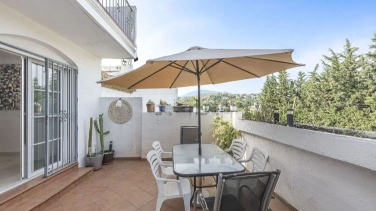 House | Resale in Estepona in Estepona, Costa del Sol - Photo 3