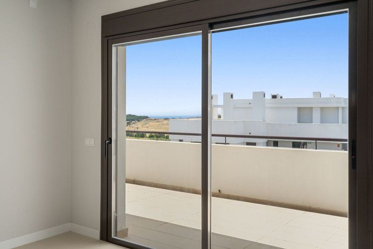 Apartment | Resale in Estepona in Estepona, Costa del Sol - Photo 4