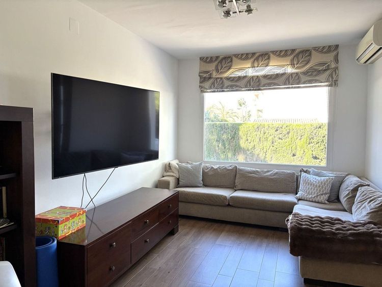 House | Resale in Atalaya in Atalaya, Costa del Sol - Photo 4