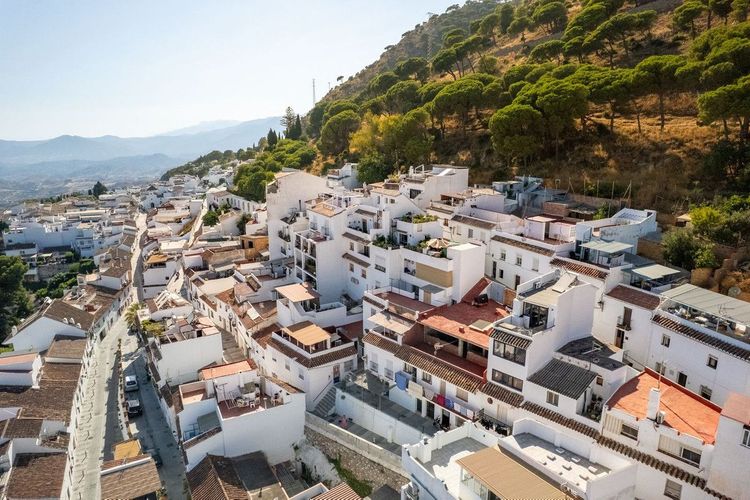House | Resale in Mijas in Mijas Others, Costa del Sol - Photo 3