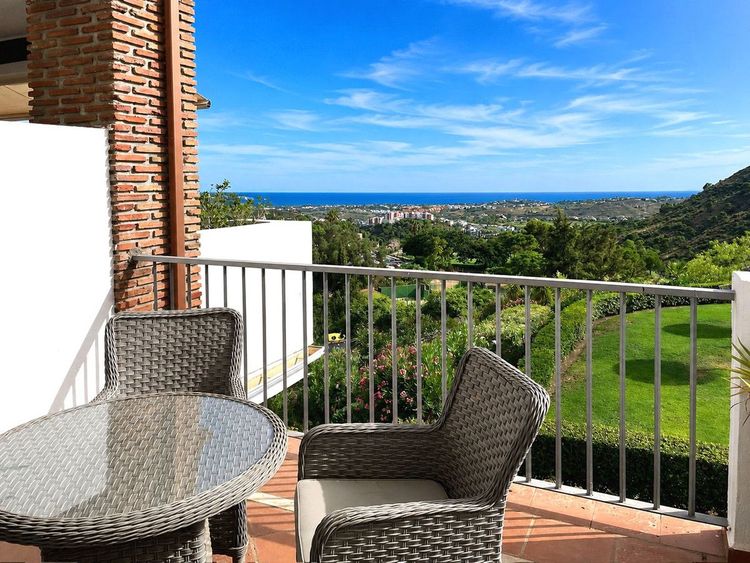 Apartment | Resale in Los Arqueros in Los Arqueros, Costa del Sol - Photo 4