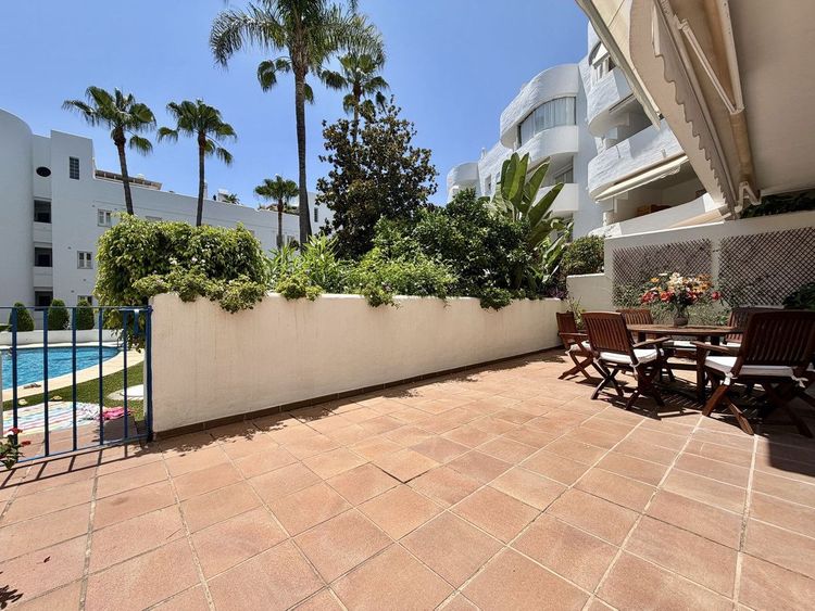 Apartment | Resale in The Golden Mile in The Golden Mile, Costa del Sol - Photo 2