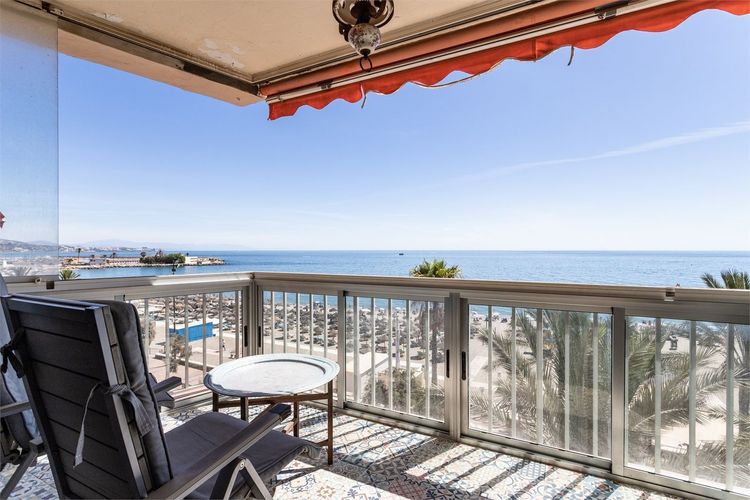 listing card gallery