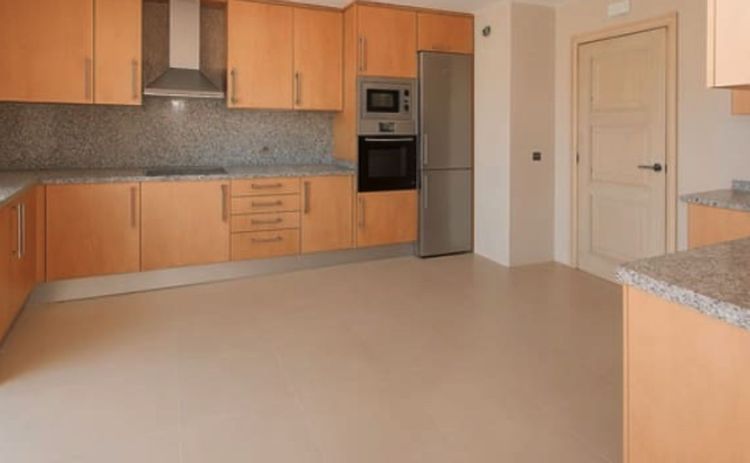 Penthouse | Resale in La Duquesa in La Duquesa, Costa del Sol - Photo 5