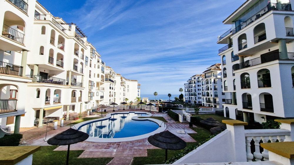 Apartment | Resale in La Duquesa in La Duquesa, Manilva, Costa del Sol - Main property photo