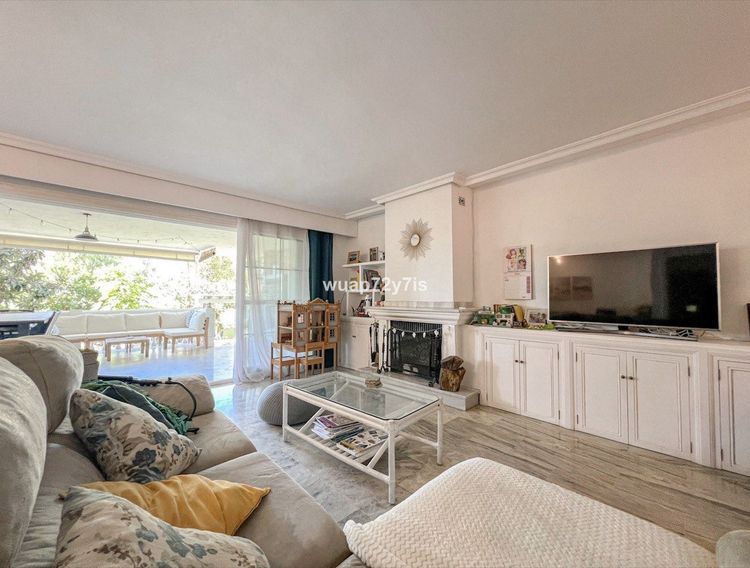 listing card gallery