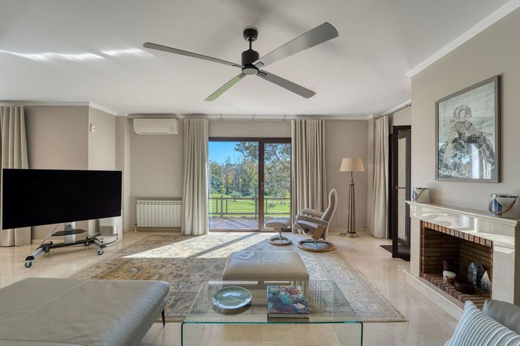 House | Resale in Guadalmina Alta in Guadalmina Alta, Costa del Sol - Photo 2