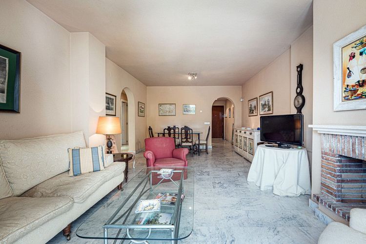 Apartment | Resale in Guadalmina Baja in Guadalmina Baja, Costa del Sol - Photo 2