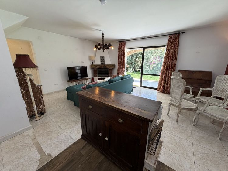 House | Resale in Calahonda in Calahonda, Costa del Sol - Photo 5