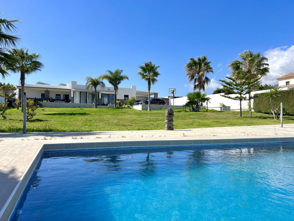 House | Resale in Estepona in Estepona, Costa del Sol - Main property photo