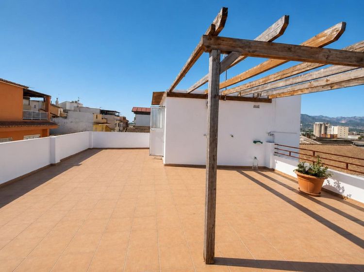 House | Resale in Los Prados in Los Prados, Costa del Sol - Photo 2