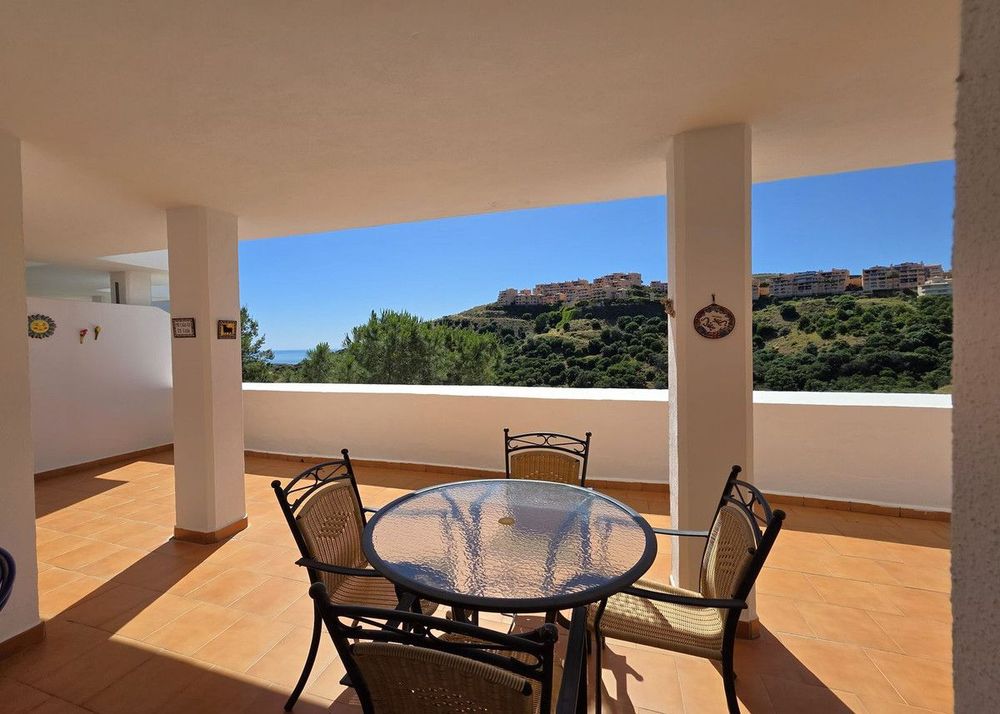 Apartment | Resale in Calahonda in Calahonda, Costa del Sol - Main property photo